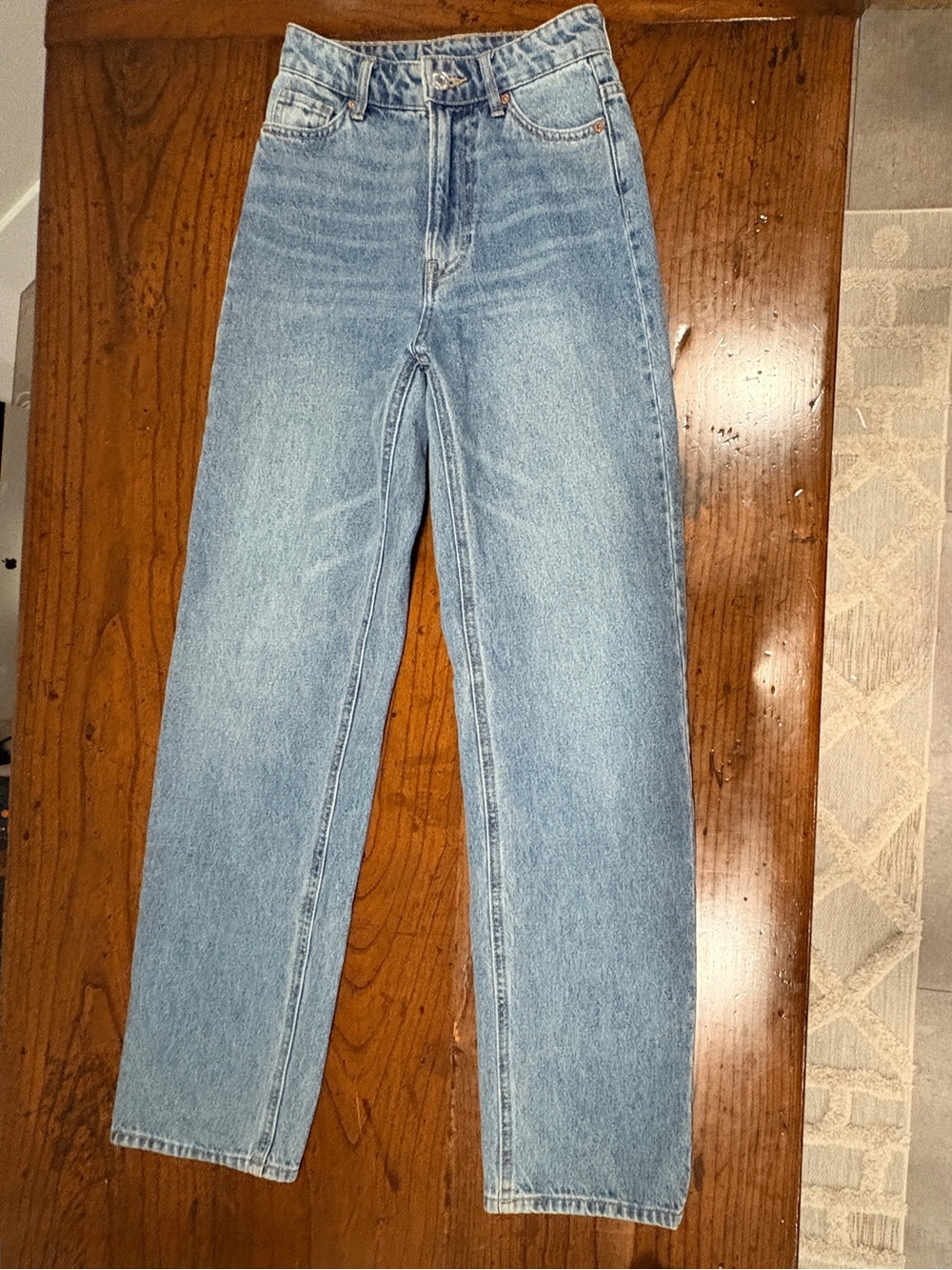 H&M Light Blue Straight-Leg Women’s Jeans